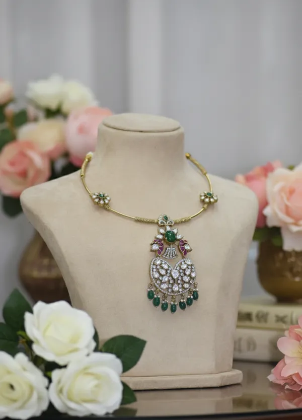 Green_Brass_Necklace_Set_For_Women